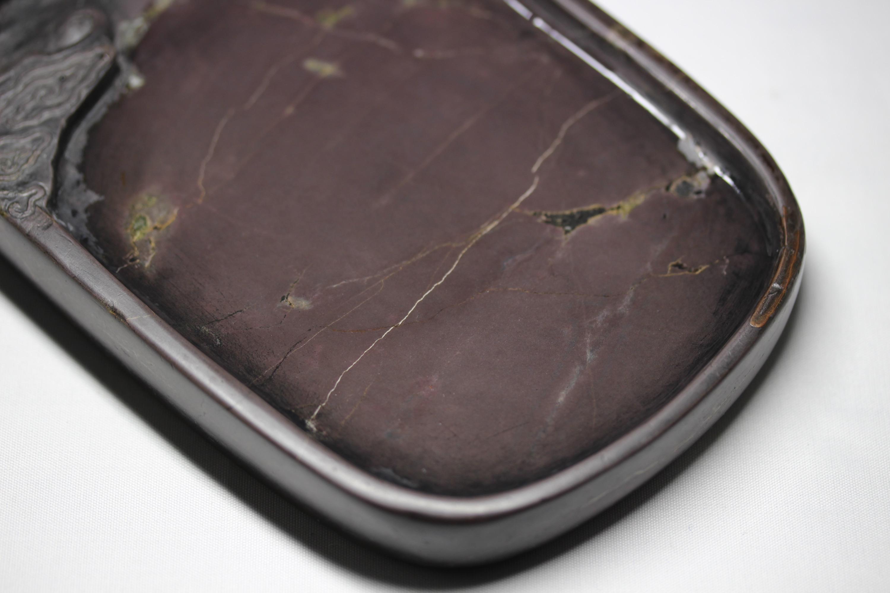 端渓・葉脈文天成硯】◇金線・冰紋の紫黒美石◇唐木共箱◇約5.2吋◇老