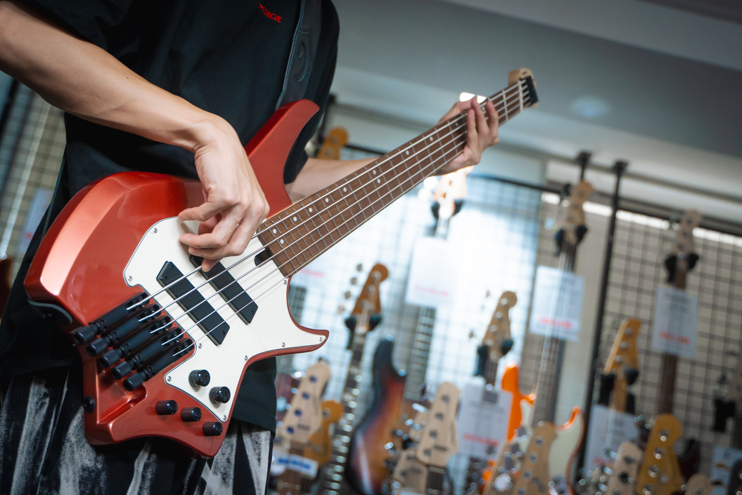 HEX Guitarsの輸入・販売をGIB, TONIQが開始。最初の製品はヘッドレス