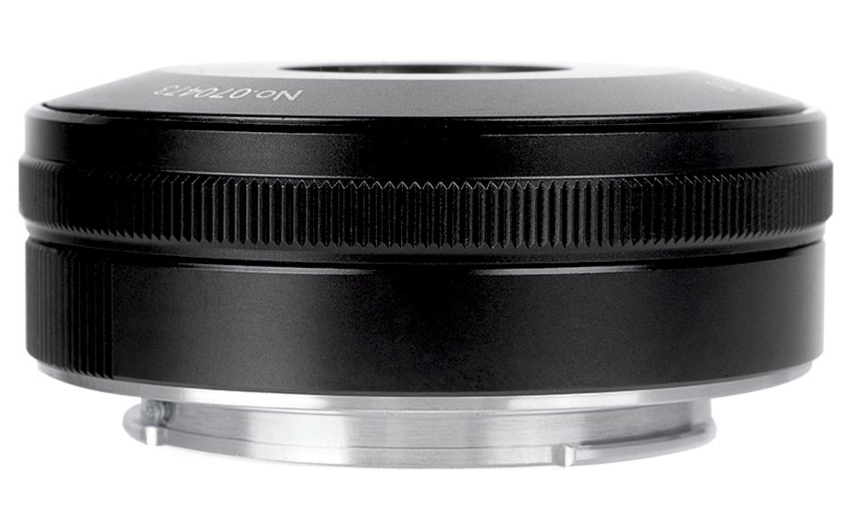 レンズカバー内蔵の薄型パンケーキレンズ「7Artisans 35mm F5.6
