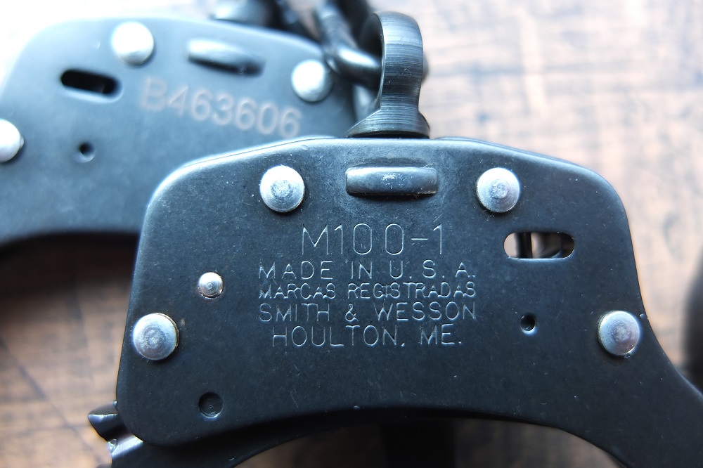 Smith&Wesson Handcuffs Model 100-1 BLUE: GFCのモデル玩具箱