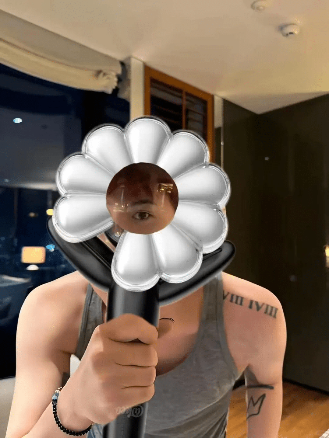 G-DRAGON 公式デイジー型ペンライト G-Dragonの新しいペンライト：輝く