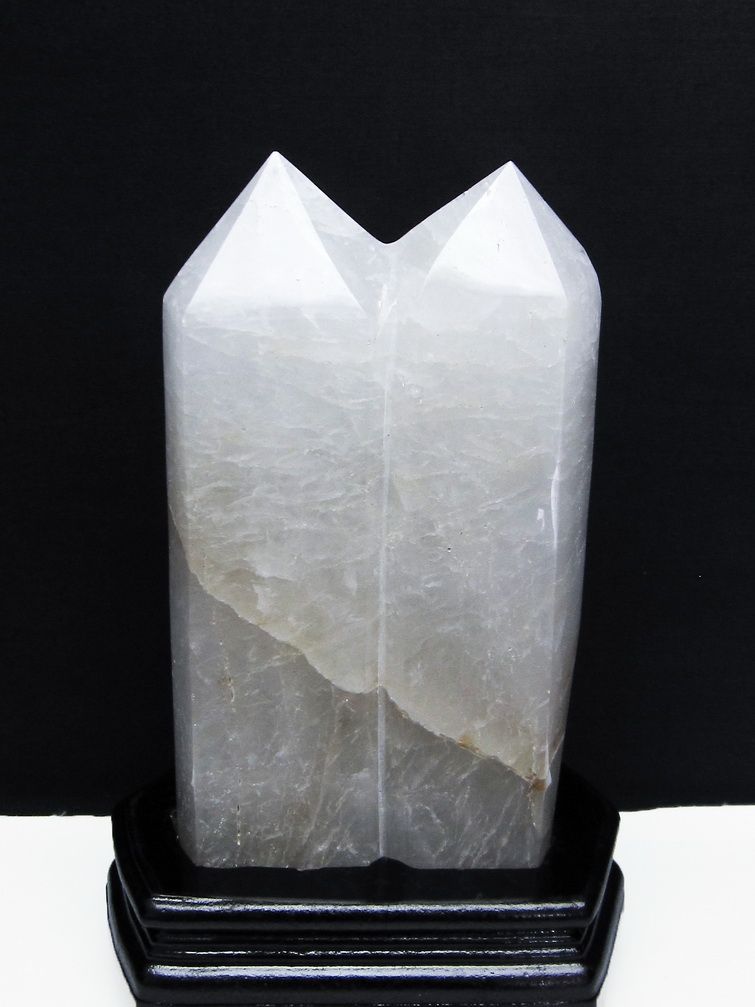 割引中】1.7kg!!特大の水晶タワー 六角柱 クリアランス 台座付き 割引