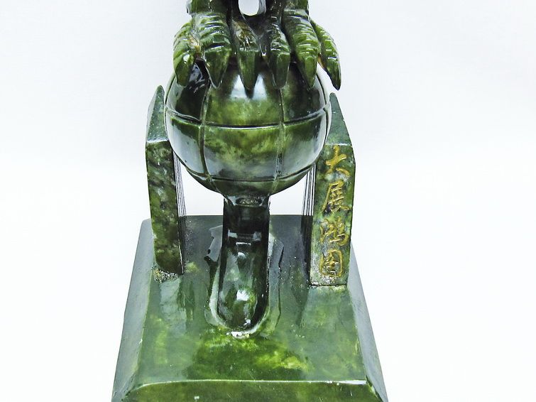 2.1Kgパワーストーン 天然石 インド翡翠鷹置物[T726-1490]