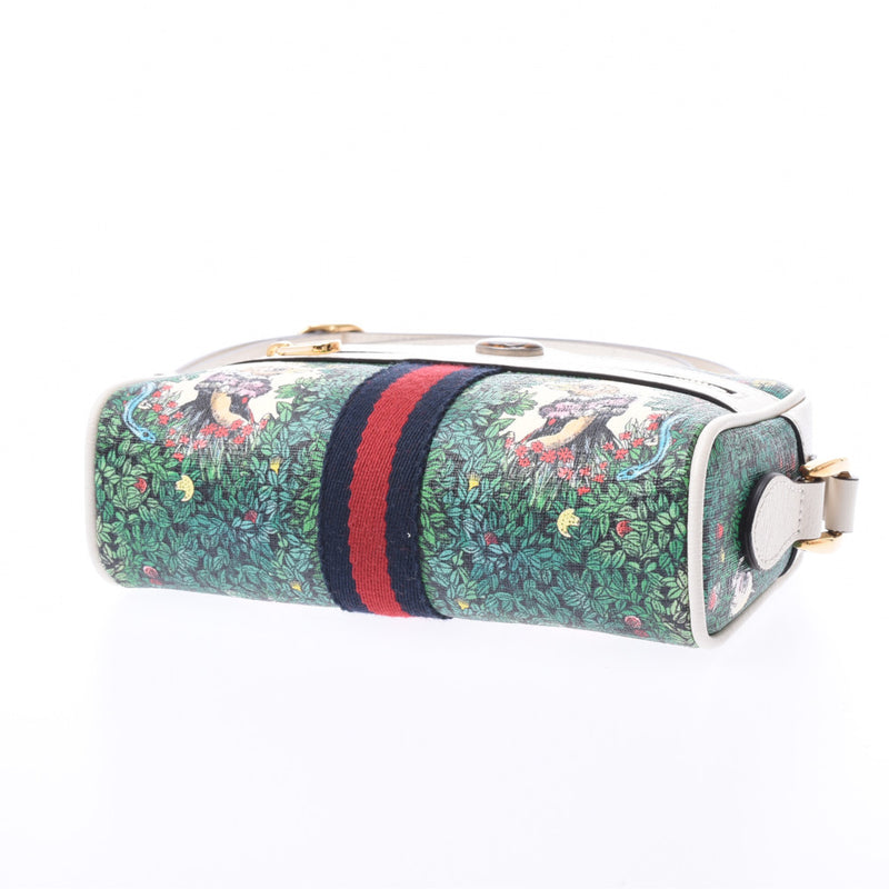 GUCCI GGロゴブローチ⭐︎coco GUCCI GGロゴブローチ⭐︎coco GUCCI GG