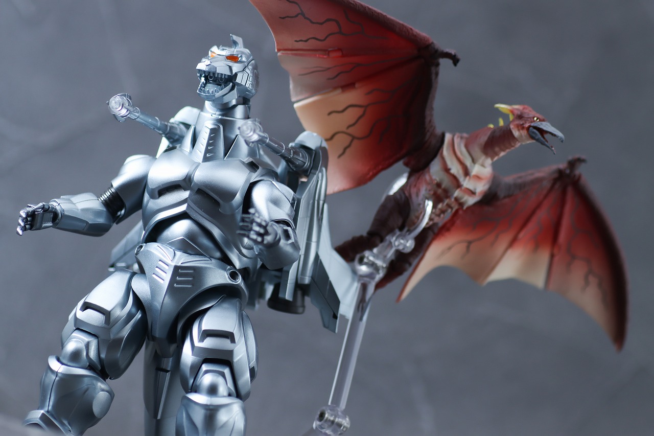新品未開封】S.H.MonsterArtsメカゴジラ＆ガルーダ＆ファイヤーラド