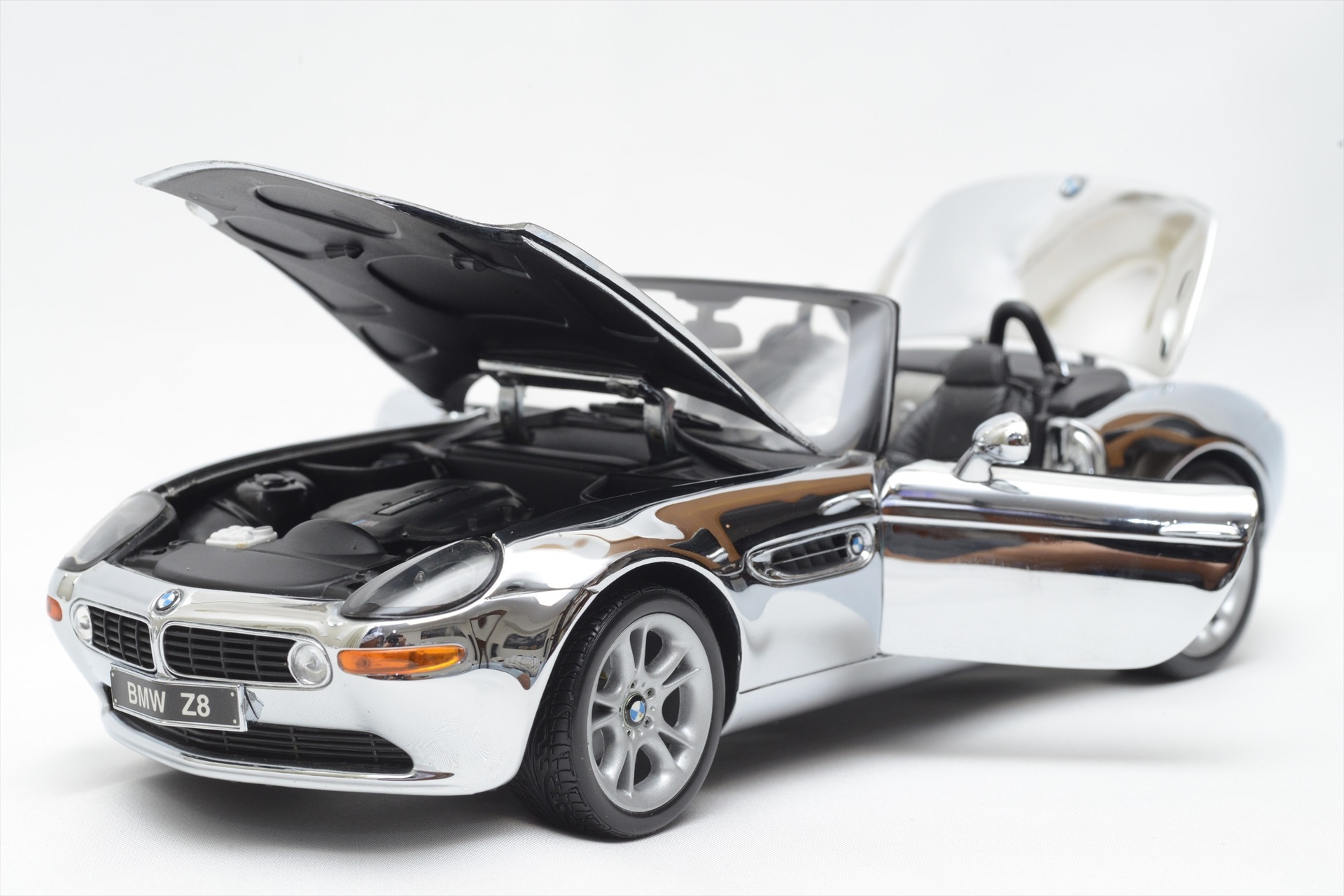 京商 BMW Z8 クロームメッキ KYOSHO 京商 1⁄18 BMW Z8 クロームメッキ