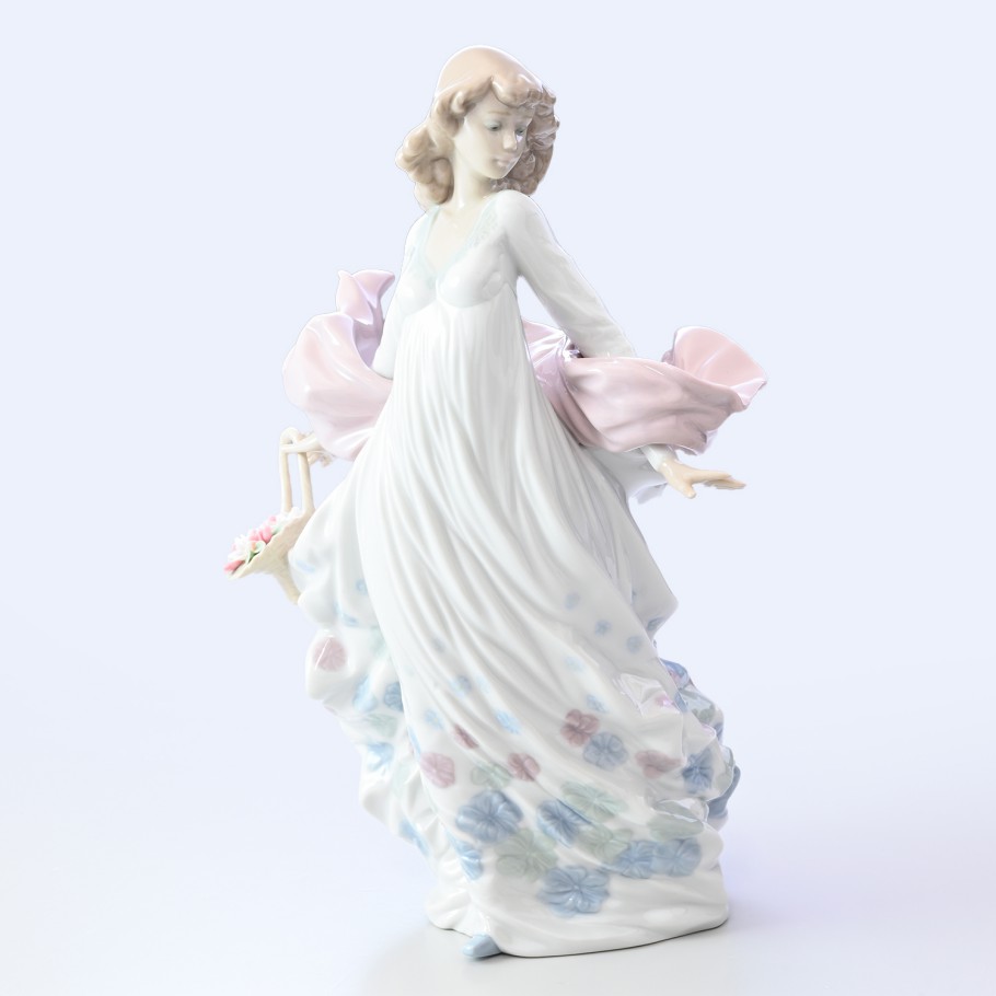 LLADRO リヤドロ／鏡のまえで「若草色の少女」 【公式通販】