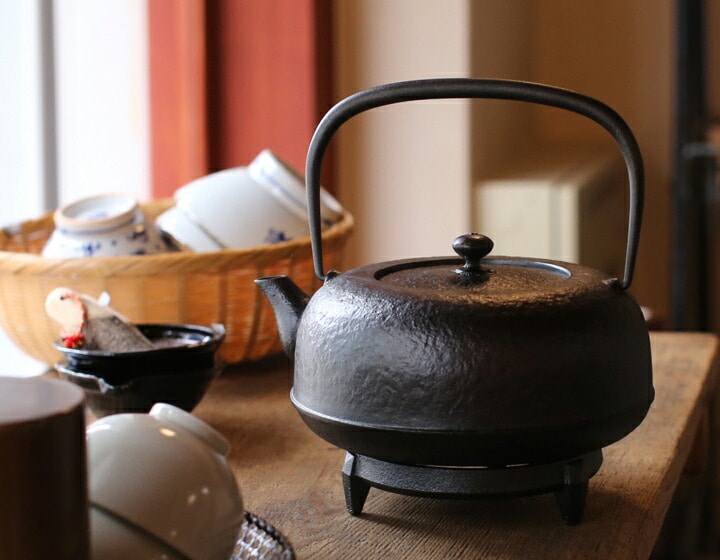 東屋 鉄瓶 水沢姥口 大 | メーカー別,あ行,東屋 | がらんどう｜手仕事