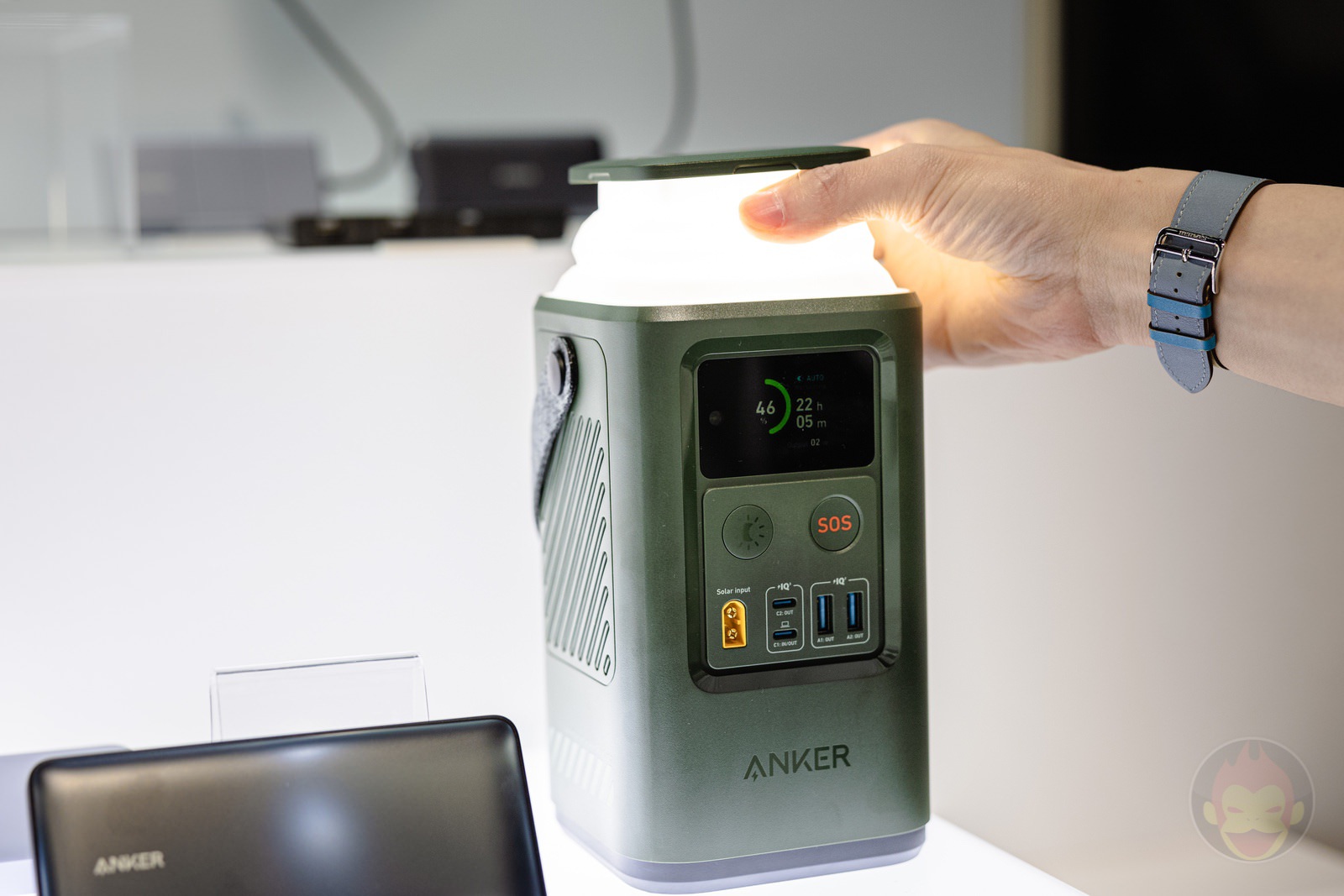 Anker、60,000mAhの収納式ライト搭載バッテリーを発売 | ゴリミー