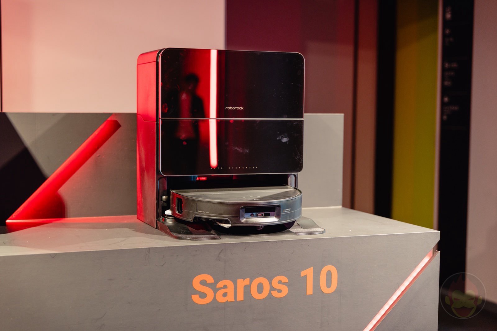 Roborock、史上最薄7.98cmのロボット掃除機「Saros 10」発売。家具の下