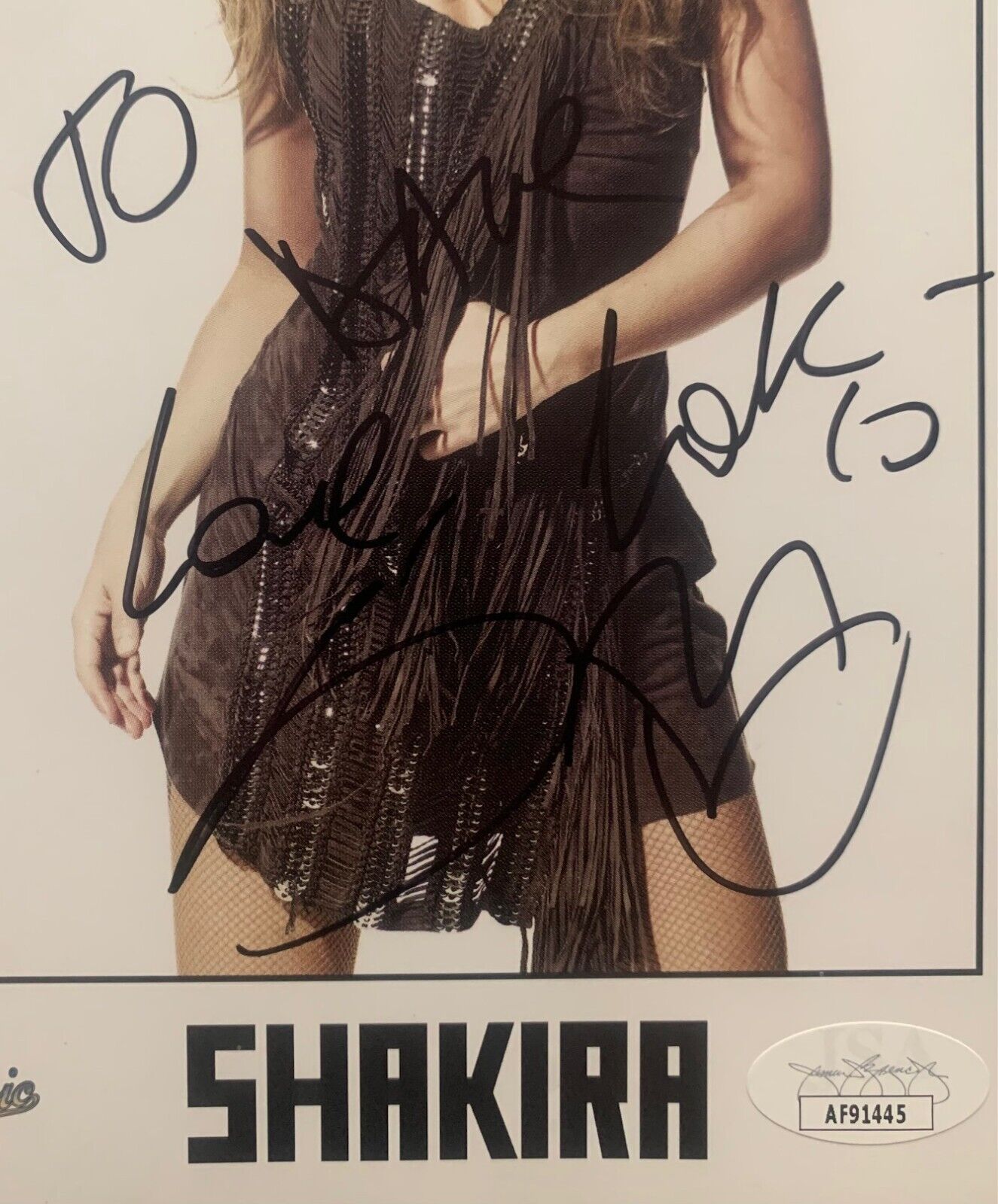 シャキーラ直筆サイン入り超大型写真…Shakira Amazon.co.jp