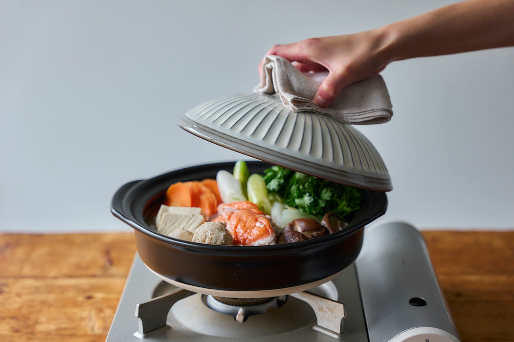 2901 其泉作 復刻柿右衛門 岩菊文蓋付壺 未使用 2901 其泉作 復刻柿右