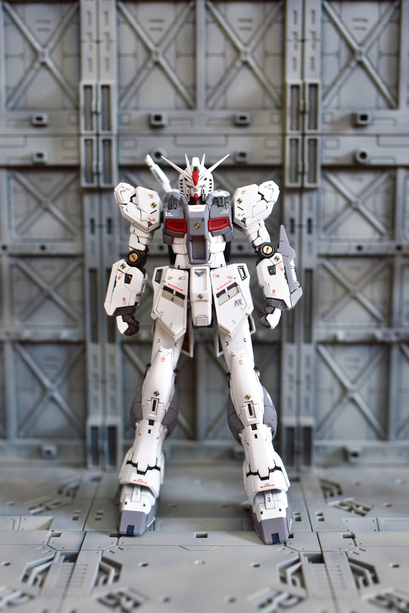 RX-93νGUNDAM（FIRST LOT COLOR ver.）｜さんらいずさんのガンプラ作品