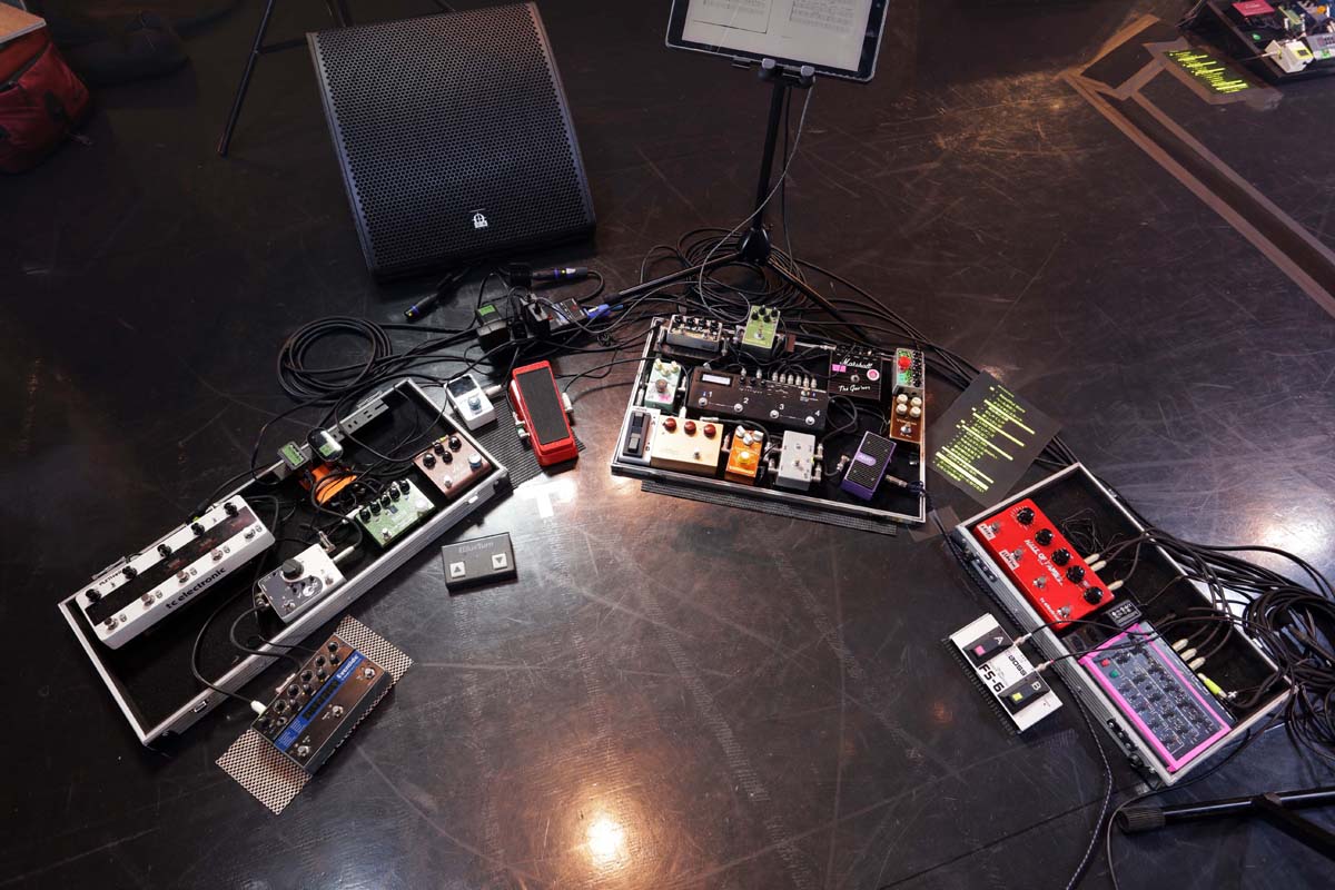 ひぐちけいがライブで使用するギター、エフェクター、アンプ 会場の