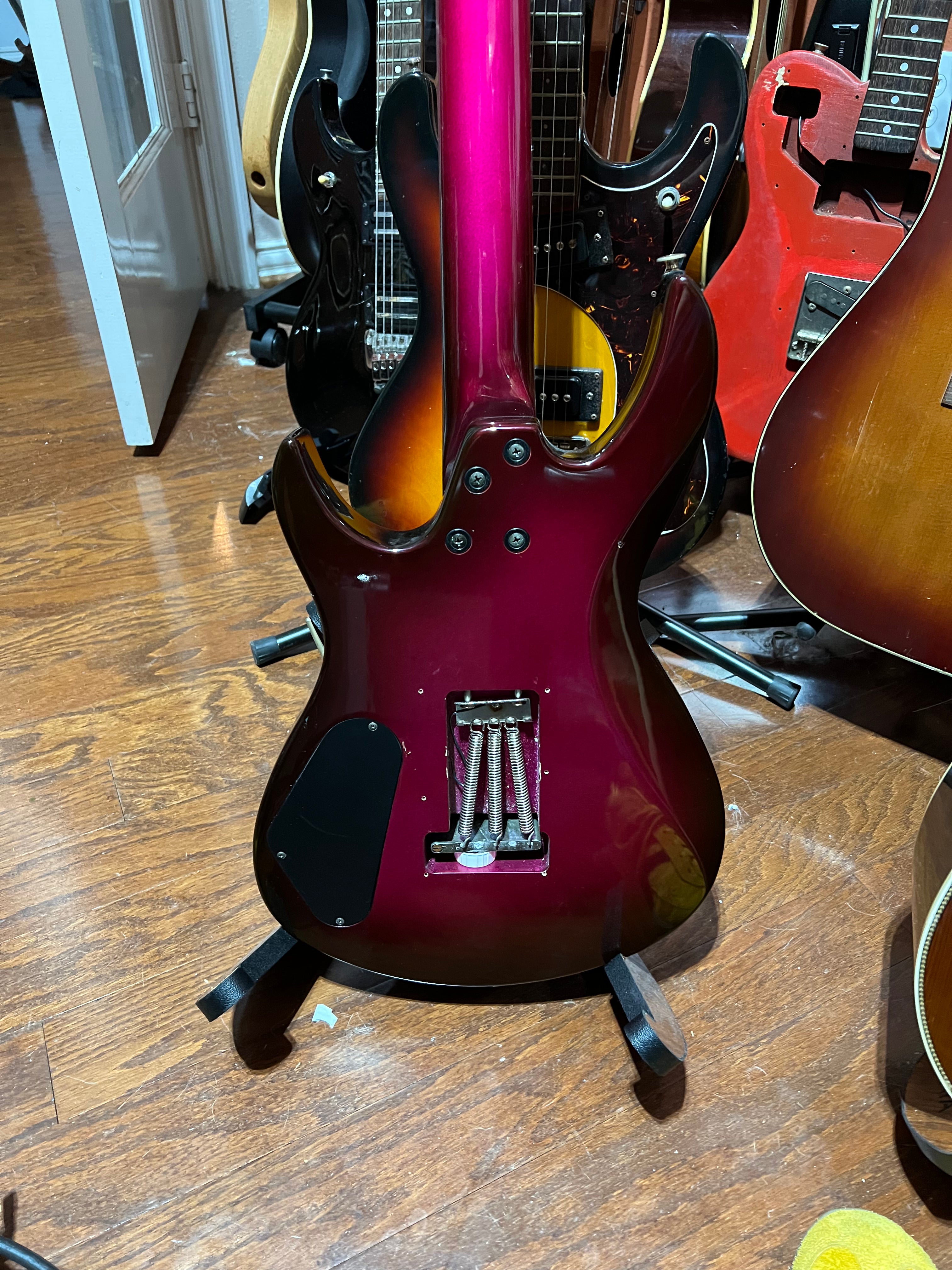 Aria Pro II – Vanguard Series (90s) – Purple to Pink Burst