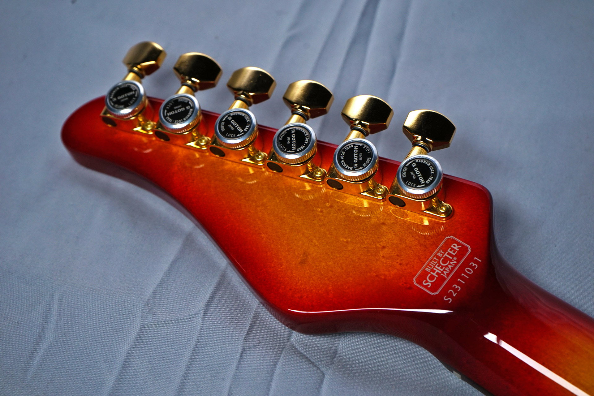 Burny】エレキギター ストラトタイプ レッドバーストカラー 赤黒 Burny