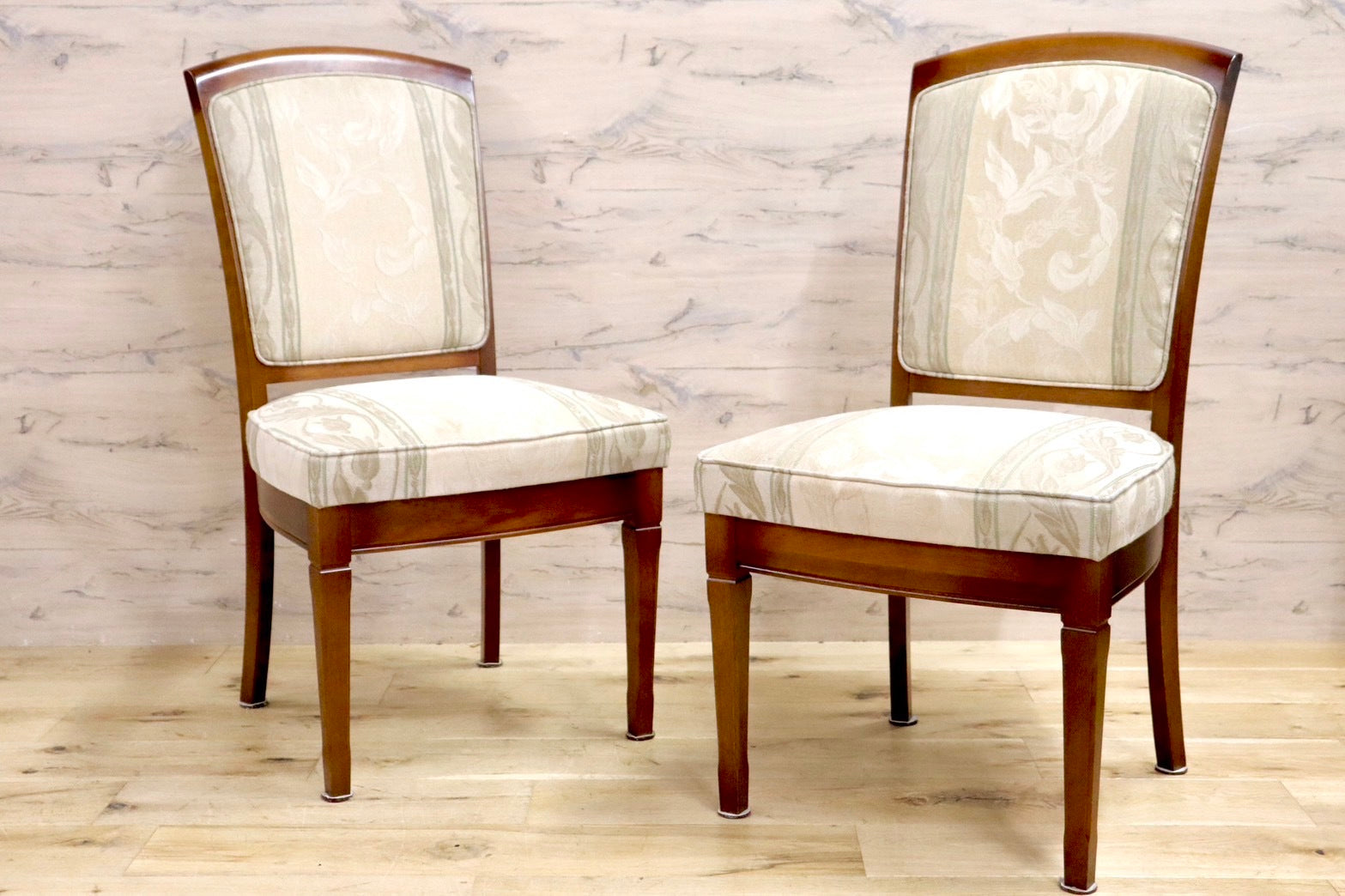 ⑦北欧レトロ マルニ木工 木製椅子 鋲打ちダイニングチェア ロビー