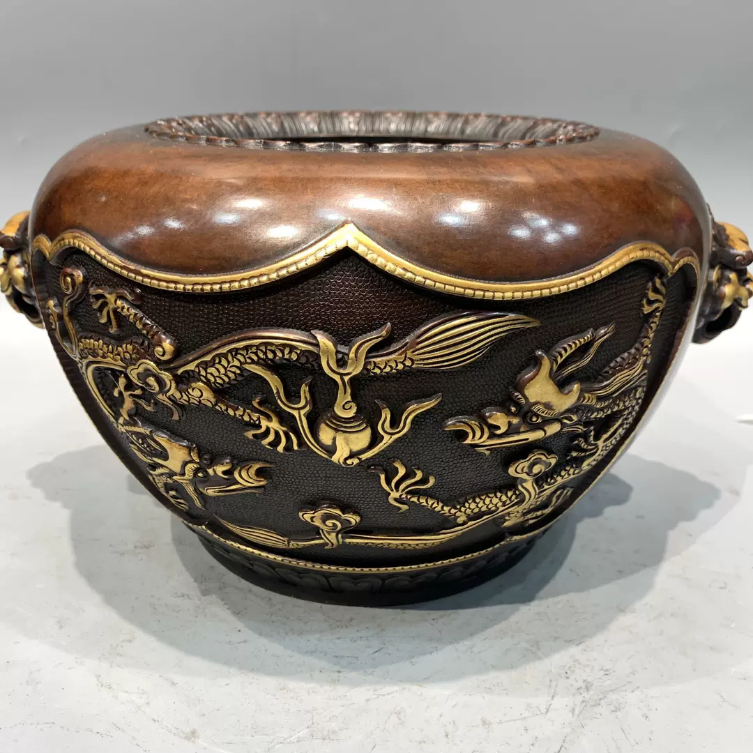 中国古美術・旧蔵純紫銅製・高浮彫鎏金香炉・純手作り・三本脚・置物