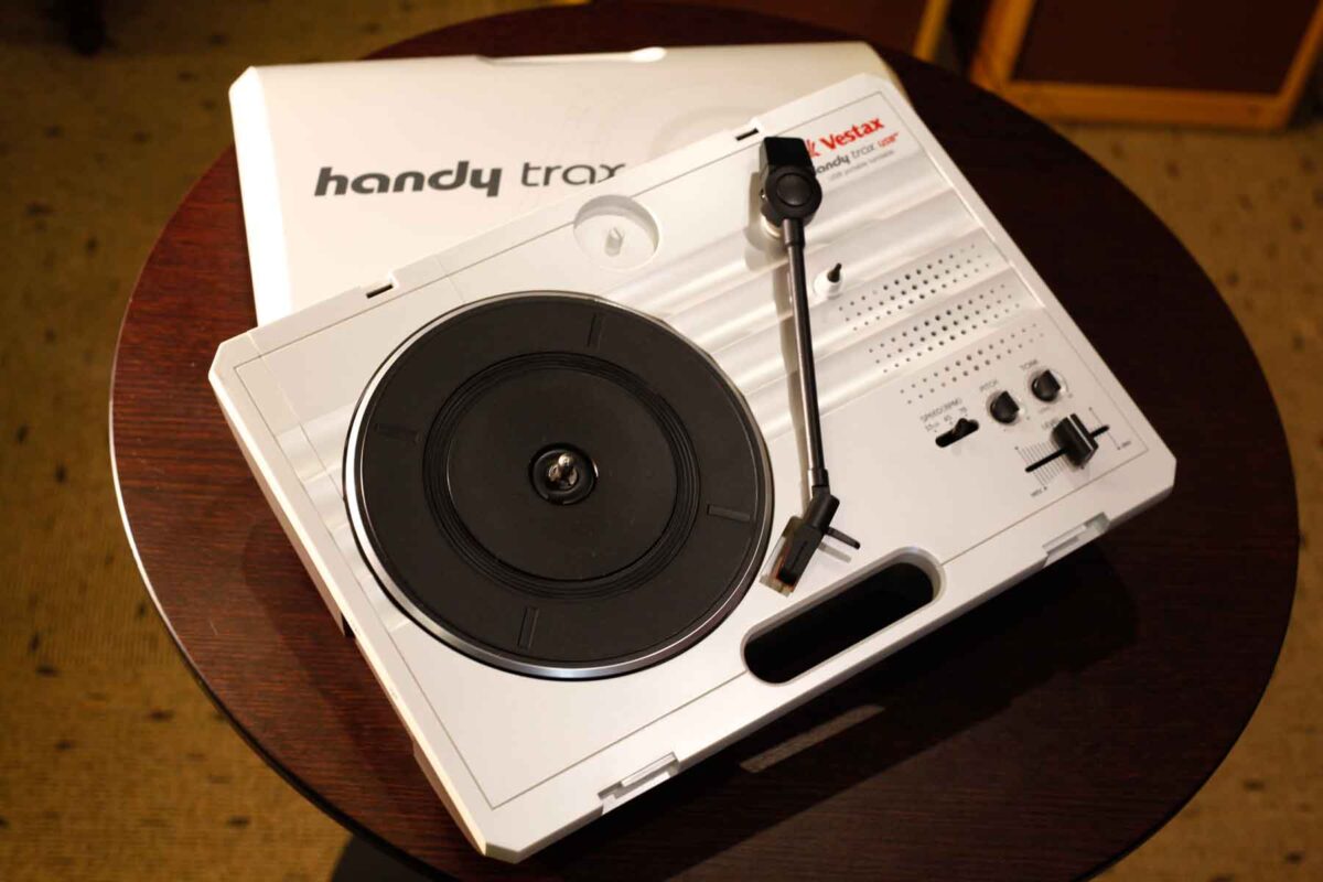 最高に遊べるレコードプレイヤーをご紹介します。 - Guitar Shop Hoochie's