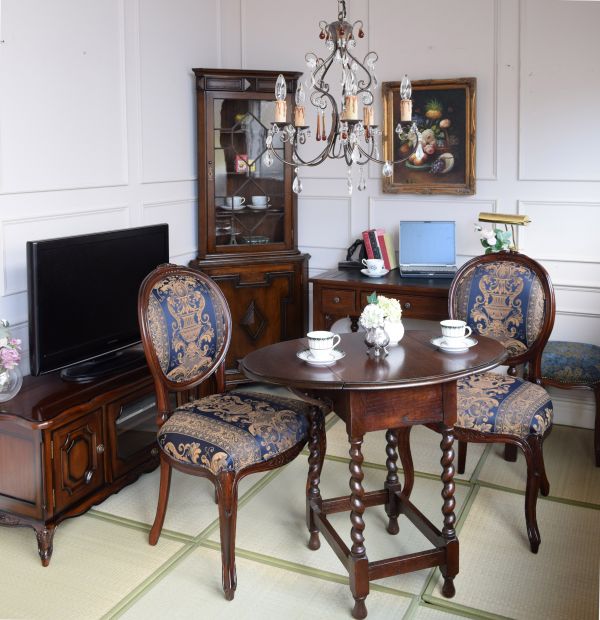 アンティーク風のおしゃれなテレビボード、マホガニー材のテレビ台(y