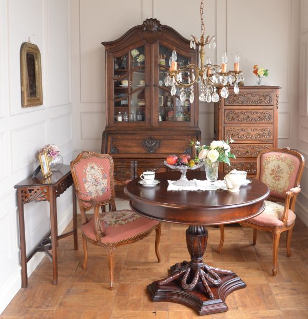 透かし彫りが美しいアンティーク風 コンソールテーブル(y-264-f