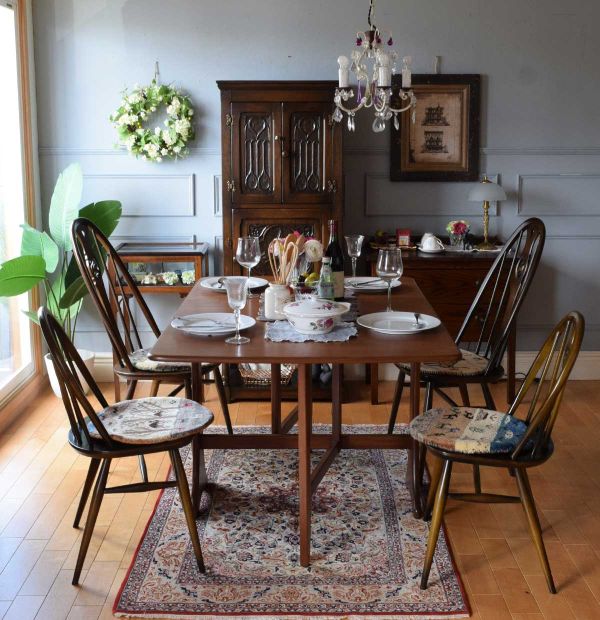 イギリスのおしゃれなアンティーク、ガラスに囲まれたジュエリーケース