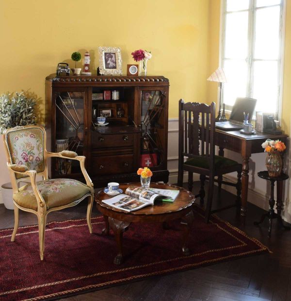 イギリスから届いたアンティークの椅子、ボビンターニングレッグの