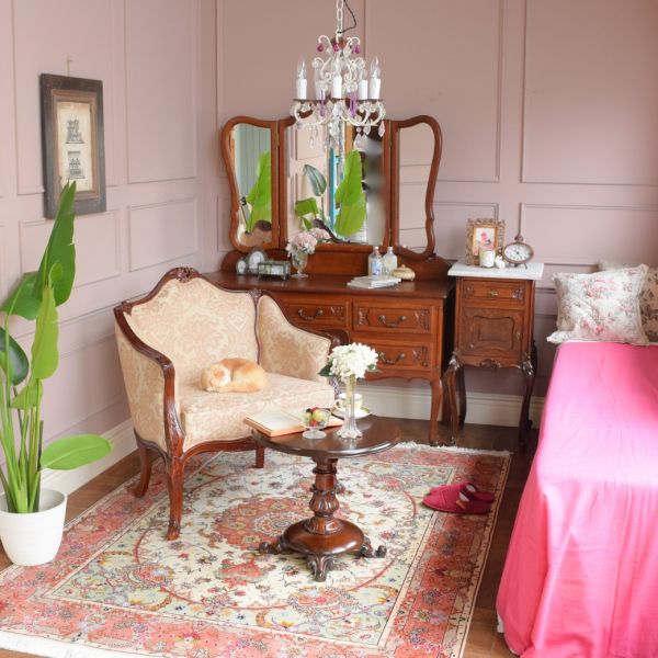 天然大理石のアンティークサイドキャビネット、フランスから届いた