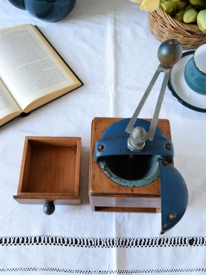 フランスのアンティーク雑貨、プジョー(PEUGEOT)のコーヒーミル(m-5601