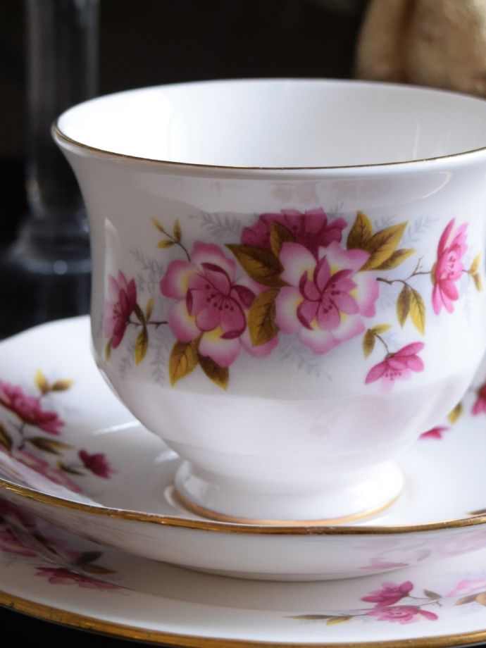 英国のアンティーク食器、Queen Anne（クィーンアン）のカップ