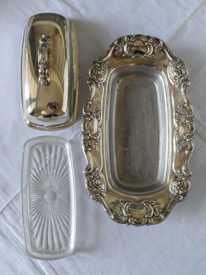 英国アンティークのシルバープレートの器、フタ付きのおしゃれなバター