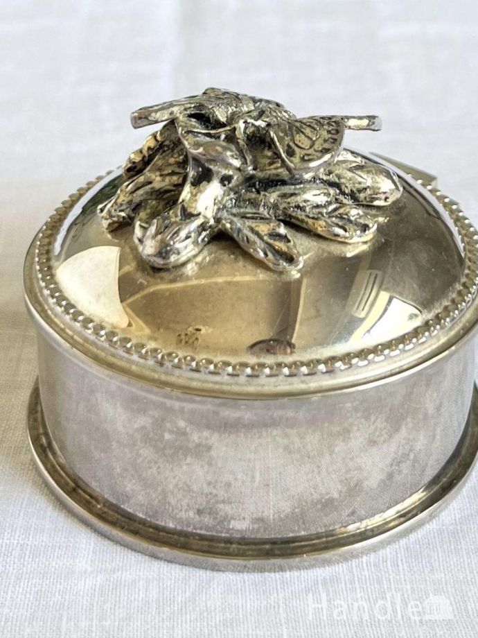 英国アンティークのジュエリーボックス、蝶々のモチーフが可愛い小物