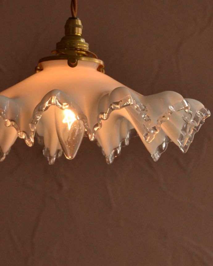 フランス輸入のミルクガラスランプシェード(コード・シャンデリア電球