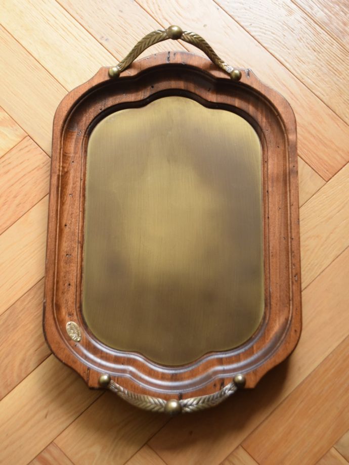 イタリアから届いたアンティーク調のトレイ、真鍮✕ポプラ材の