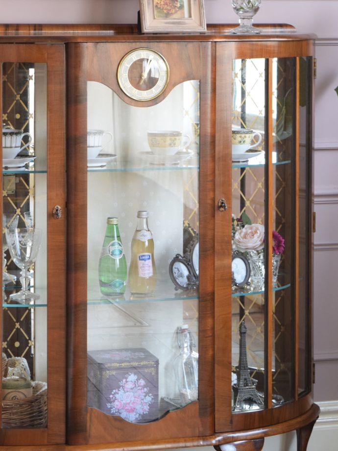 イギリスから届いたアンティークのショーケース、時計が付いた