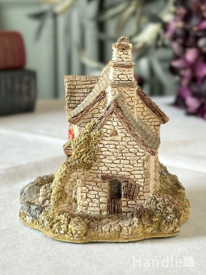 英国から届いたLilliput Lane（リリパットレーン）、瓦屋根と石造りの