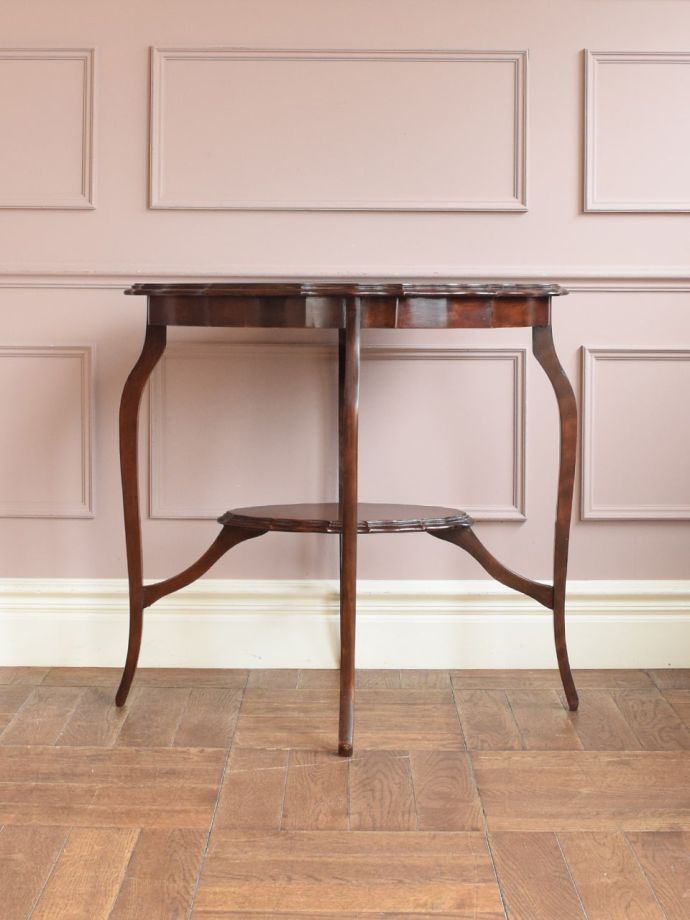 イギリスから届いたマホガニー材のオケージョナルテーブル、天板の