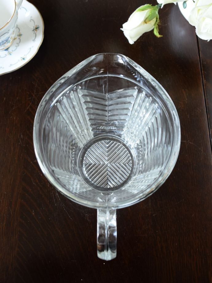 イギリスのアンティークガラスピッチャー、使いやすいプレスドグラスの