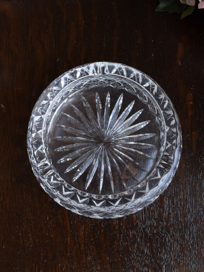 アンティークガラスの灰皿、イギリスで見つけたプレスドグラスの