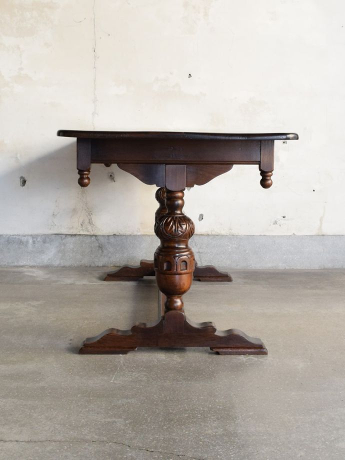 英国アンティークのおしゃれなテーブル、バルボスレッグが美しいリフェ