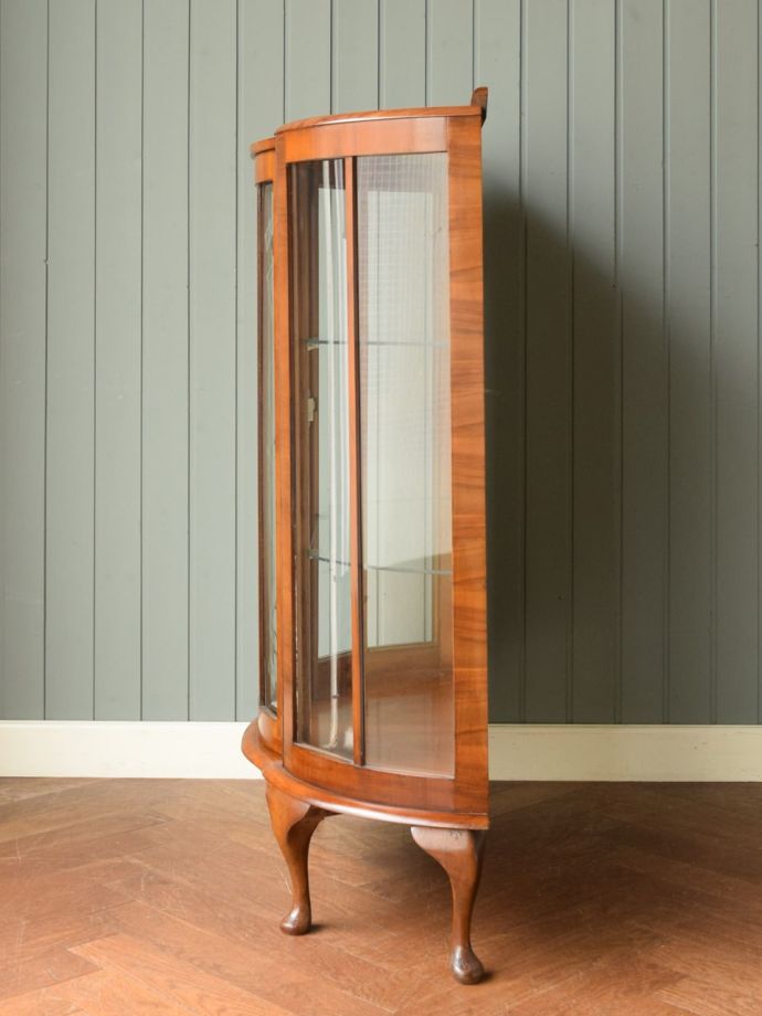 ウォールナット材のアンティーク家具、ハーフムーン型のおしゃれな