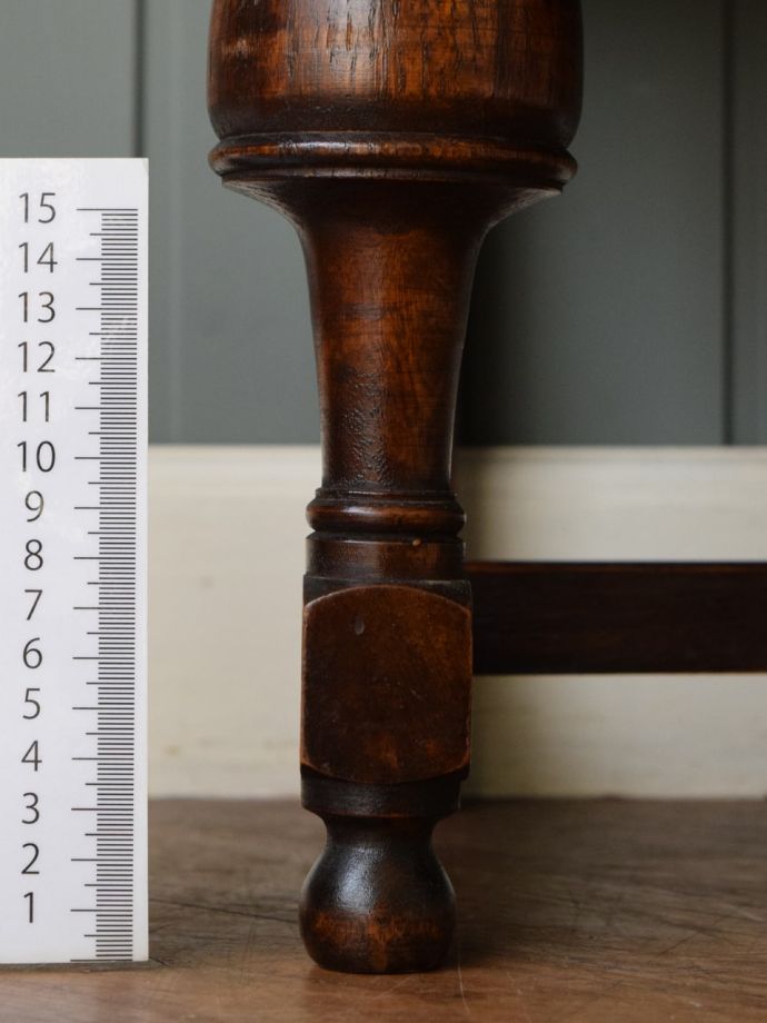 美しい英国アンティークのショーケース、ポインテッドアーチのガラス扉