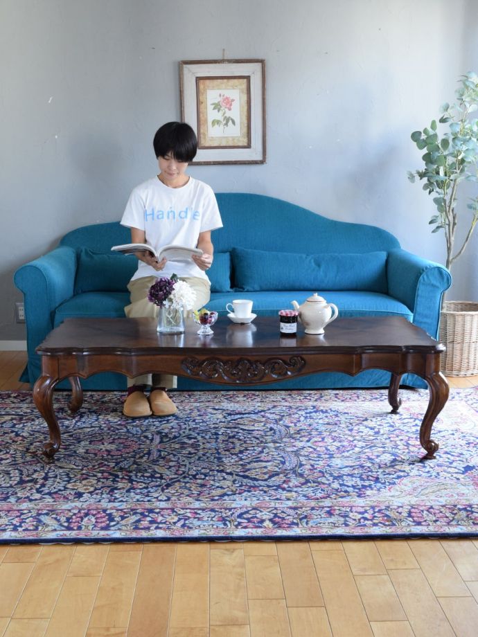 フランスから届いたエレガントなアンティークテーブル、猫足の