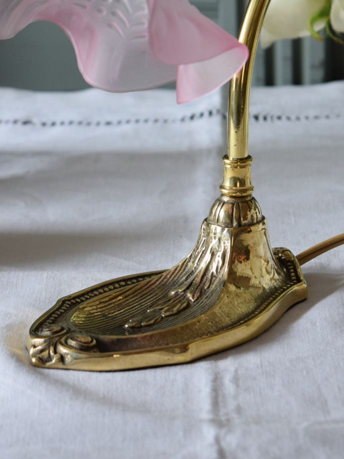 イタリアから届いたおしゃれな照明器具、真鍮製のテーブルランプ（E17