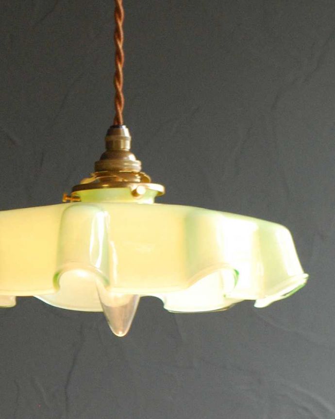 淡いカラーが可愛いアンティークガラスランプシェード（コード