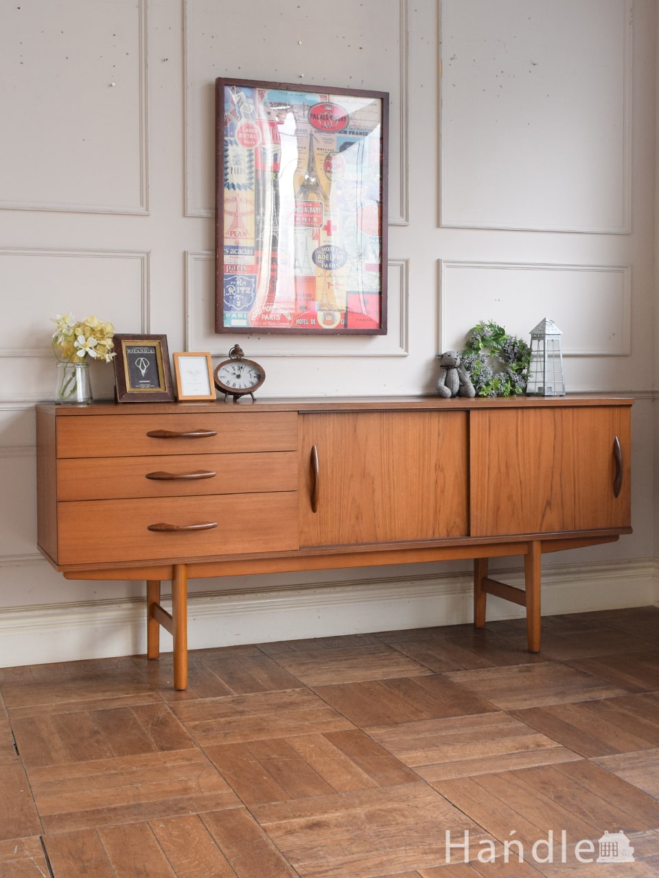 AVALON社のヴィンテージ家具、便利な引き戸の北欧スタイルのサイド