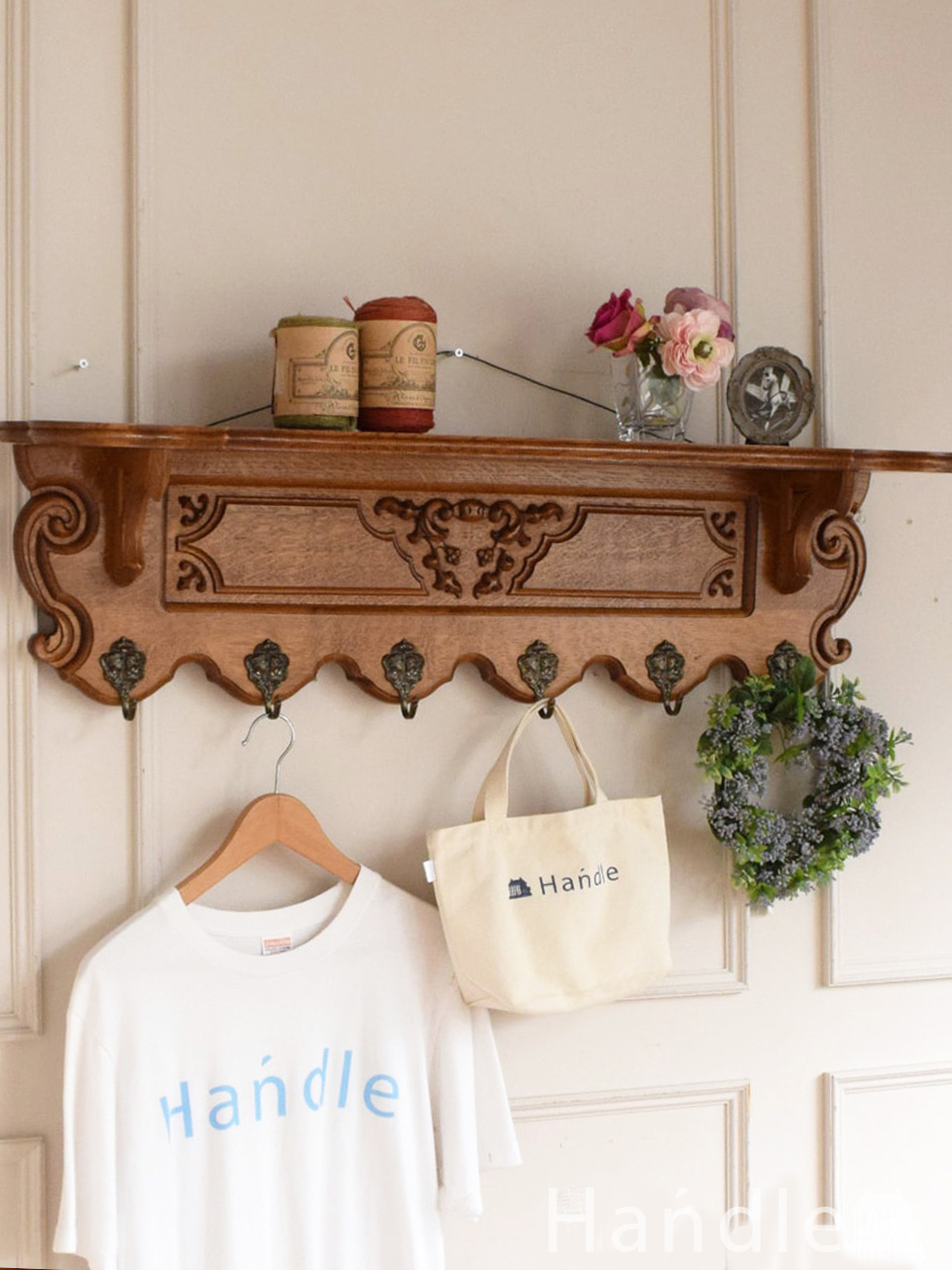 フランスで見つけた小さなアンティーク家具、ディスプレイが楽しくなる