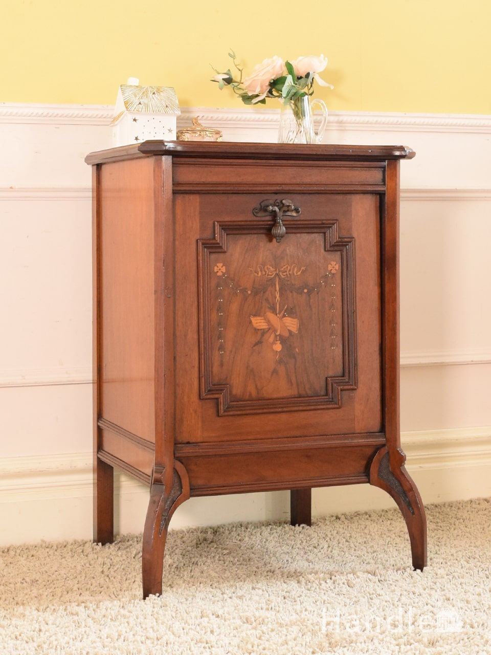 英国イギリスアンティークサイドキャビネット