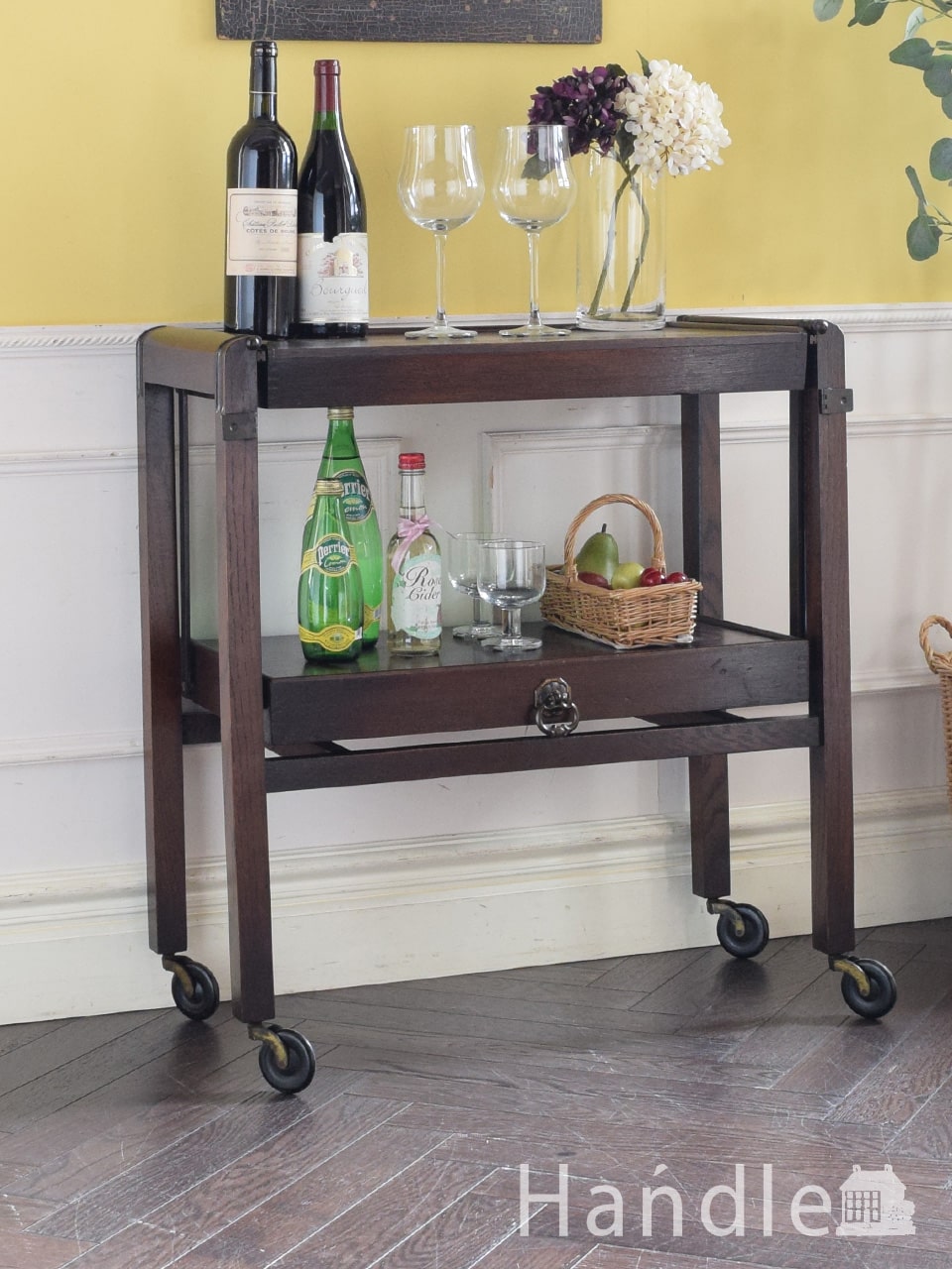 英国のお洒落で便利なアンティーク家具、サイズが変わる伸張式のワゴン