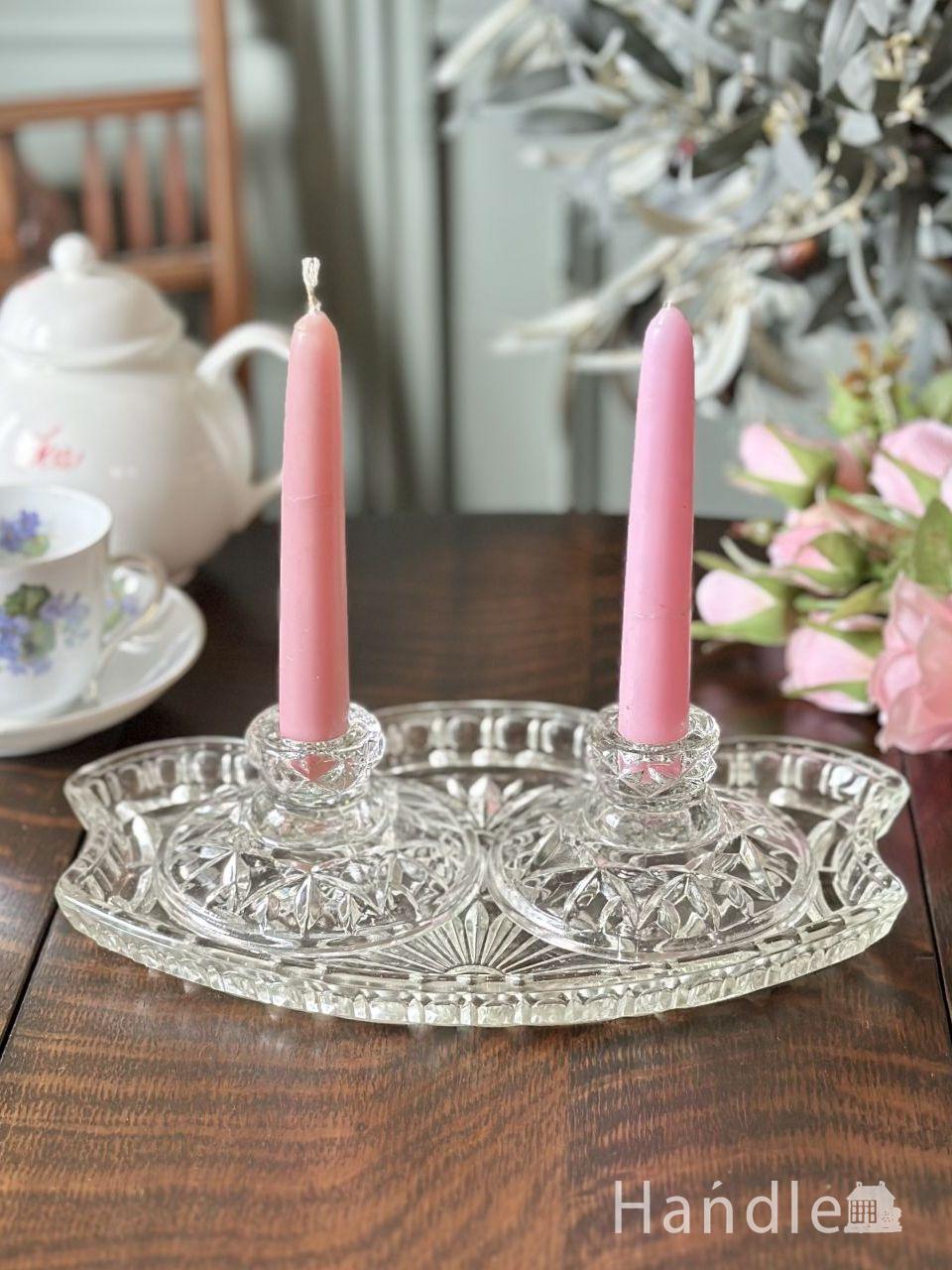 イギリスのアンティークキャンドルスタンド、ツイストデザインの木製の